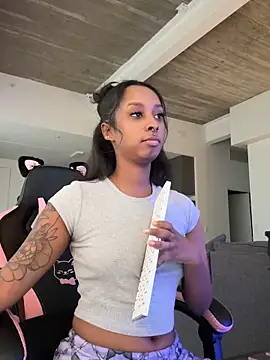 Your Paris online show from April 6, 3:02 pm