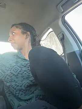 Snapshot of Your_Paris chatting on March 22, 2:58 pm Your Paris online show from March 22, 2:58 pm