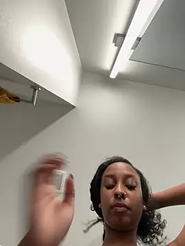 Your Paris online show from February 21, 1:02 pm