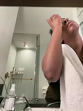 Your Paris online show from February 27, 2:06 pm