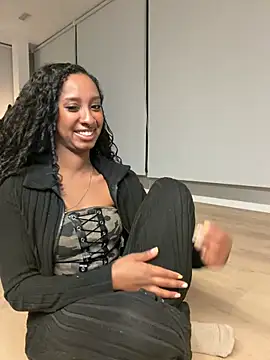 Your Paris online show from March 31, 4:25 am