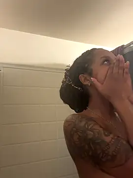 Snapshot of Your_Paris chatting on November 11, 6:58 pm Your Paris online show from November 11, 6:58 pm