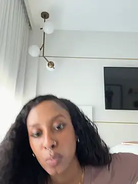 Your Paris online show from February 23, 10:10 pm