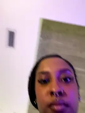 Snapshot of Your_Paris chatting on November 27, 4:24 am Your Paris online show from November 27, 4:24 am