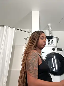 Snapshot of Your_Paris chatting on September 12, 3:45 pm Your Paris online show from September 12, 3:45 pm