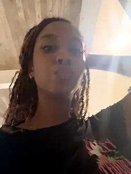 Snapshot of Your_Paris chatting on October 7, 10:33 pm Your Paris online show from October 7, 10:33 pm