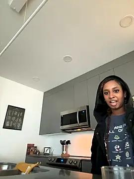 Snapshot of Your_Paris chatting on October 12, 3:46 pm Your Paris online show from October 12, 3:46 pm