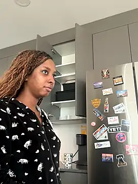 Snapshot of Your_Paris chatting on September 18, 3:15 pm Your Paris online show from September 18, 3:15 pm