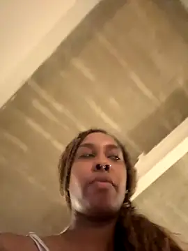 Snapshot of Your_Paris chatting on October 2, 1:25 pm Your Paris online show from October 2, 1:25 pm