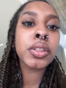 Snapshot of Your_Paris chatting on December 2, 7:04 pm Your Paris online show from December 2, 7:04 pm