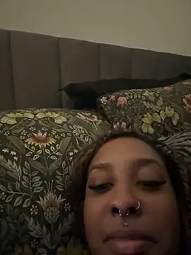 Snapshot of Your_Paris chatting on October 14, 12:17 pm Your Paris online show from October 14, 12:17 pm