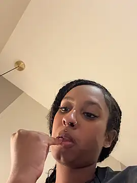 Your Paris online show from May 7, 7:28 pm