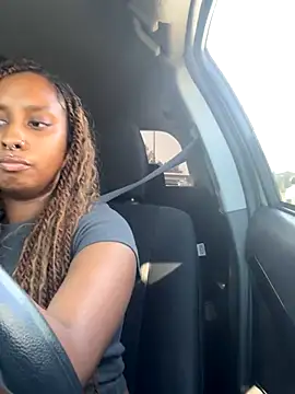 Snapshot of Your_Paris chatting on September 17, 11:07 pm Your Paris online show from September 17, 11:07 pm