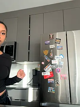 Snapshot of Your_Paris chatting on November 29, 5:13 pm Your Paris online show from November 29, 5:13 pm