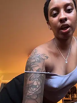 Snapshot of Your_Paris chatting on March 21, 1:56 pm Your Paris online show from March 21, 1:56 pm