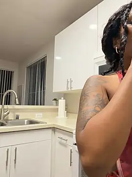 Your Paris online show from March 5, 6:43 am