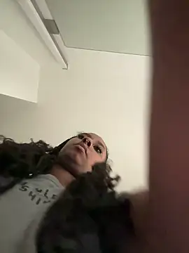 Snapshot of Your_Paris chatting on November 30, 8:20 pm Your Paris online show from November 30, 8:20 pm