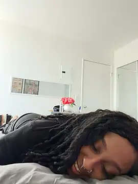 Your Paris online show from March 3, 8:05 pm