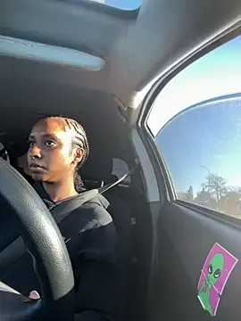 Snapshot of Your_Paris chatting on October 28, 8:41 pm Your Paris online show from October 28, 8:41 pm