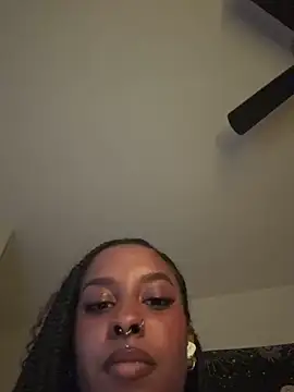 Snapshot of Your_Paris chatting on November 11, 12:27 am Your Paris online show from November 11, 12:27 am