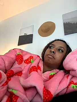 Snapshot of Your_Paris chatting on October 10, 7:15 pm Your Paris online show from October 10, 7:15 pm