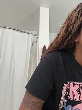 Snapshot of Your_Paris chatting on October 20, 2:39 pm Your Paris online show from October 20, 2:39 pm