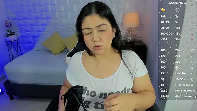 Snapshot of iris_torrez_ chatting on June 17, 12:15 pm iris torrez online show from June 17, 12:15 pm