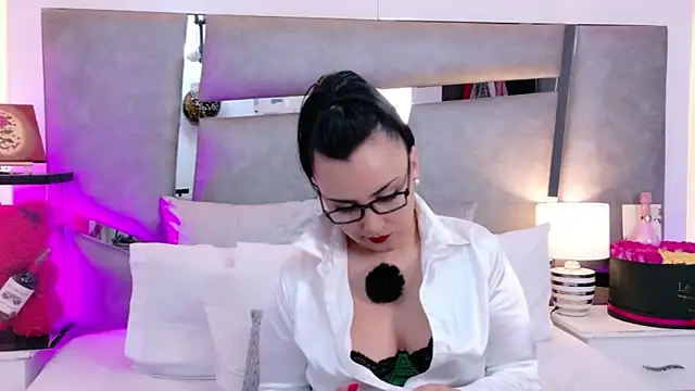 Evangeline Taylorr online show from April 9, 1:50 pm