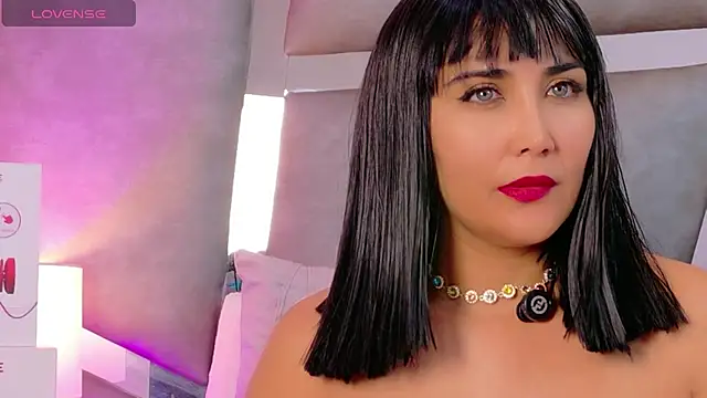 Snapshot of Evangeline_Taylorr chatting on December 4, 1:15 am Evangeline Taylorr online show from December 4, 1:15 am