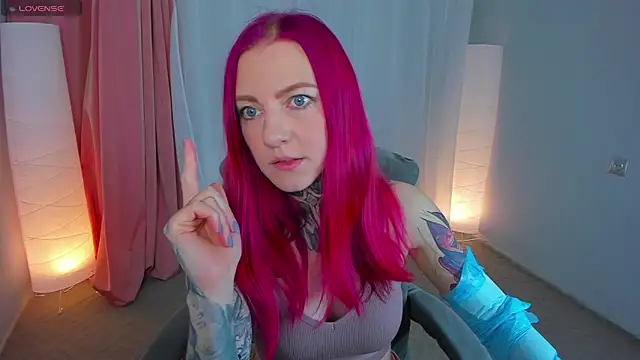 Roxy      online show from February 28, 8:28 pm