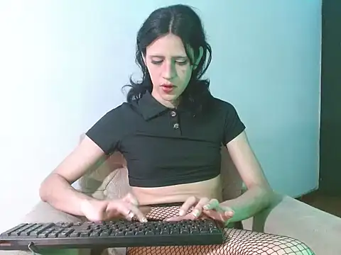 lucydreamm online show from May 15, 12:30 am