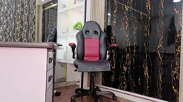 MissEscarleth online show from March 13, 1:54 am