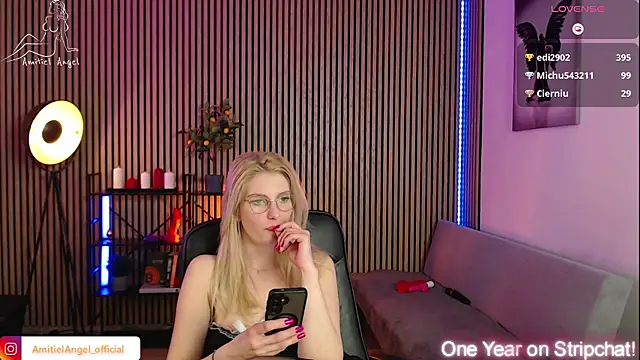 Snapshot of Amitiel_Angel chatting on March 12, 10:07 pm Amitiel Angel online show from March 12, 10:07 pm