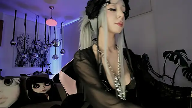 Snapshot of annie_gh chatting on June 20, 9:42 pm annie gh online show from June 20, 9:42 pm