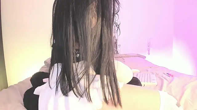 Snapshot of annie_gh chatting on June 14, 1:45 pm annie gh online show from June 14, 1:45 pm