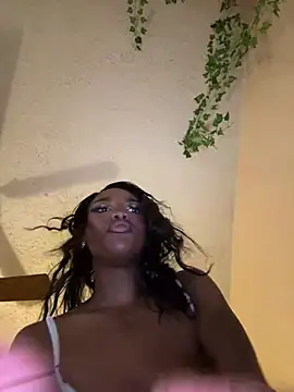 Snapshot of magicalc00ch chatting on February 17, 2:31 am magicalc00ch online show from February 17, 2:31 am