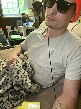 Snapshot of JustTylerr chatting on June 21, 11:49 am JustTylerr online show from June 21, 11:49 am