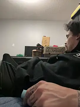 Snapshot of JustTylerr chatting on June 4, 5:45 am JustTylerr online show from June 4, 5:45 am