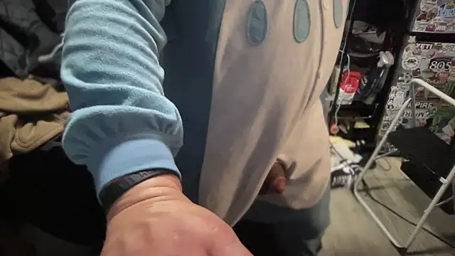 Snapshot of MoreFunSpun chatting on December 31, 11:09 am MoreFunSpun online show from December 31, 11:09 am