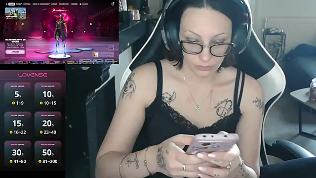 Snapshot of Citron2 chatting on February 18, 8:27 am Citron2 online show from February 18, 8:27 am