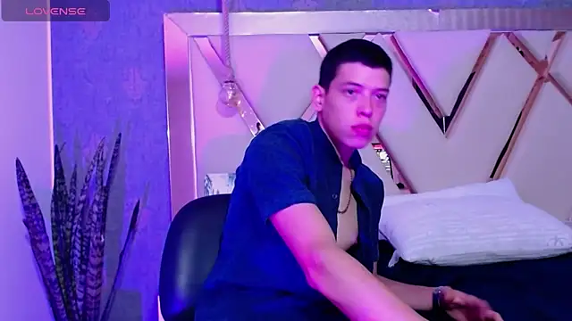 Dominate Alison online show from April 9, 1:07 am