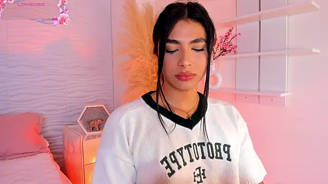 IsabelleFoxx  online show from March 23, 8:30 pm