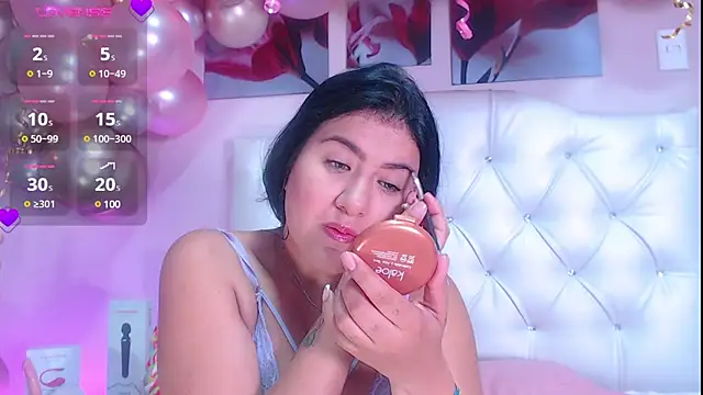 scarlet fostt  online show from March 18, 12:06 pm