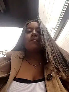Snapshot of Cristal__04 chatting on July 1, 4:40 pm Cristal 04 online show from July 1, 4:40 pm