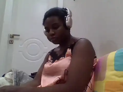 queenzuena online show from July 1, 9:59 pm