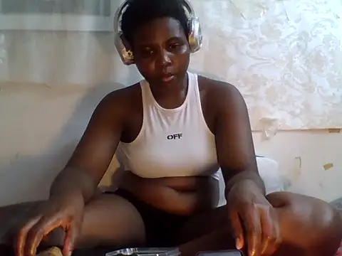 queenzuena online show from July 14, 9:43 pm