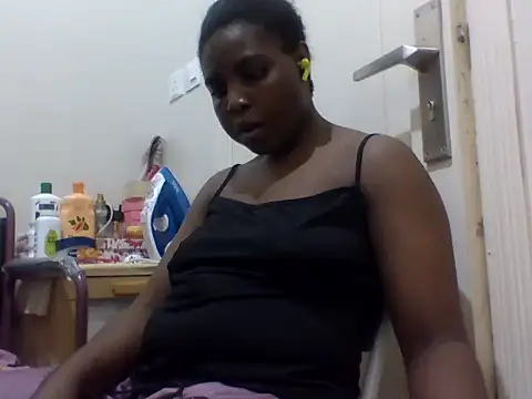 queenzuena online show from May 21, 8:50 pm