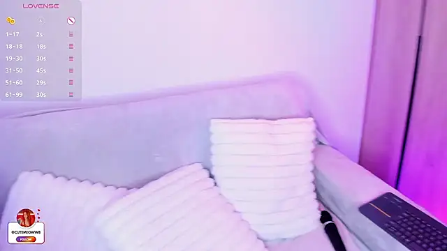 meow moon  online show from March 21, 4:25 am