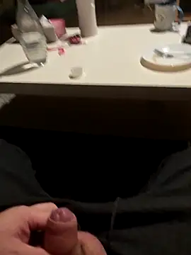 Snapshot of fickmonster2024 chatting on December 16, 5:28 pm fickmonster2024 online show from December 16, 5:28 pm