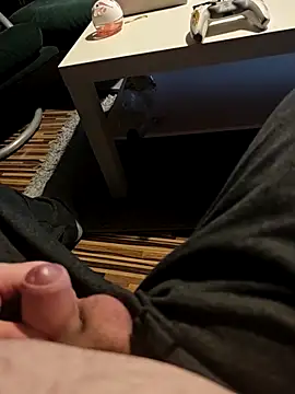 Snapshot of fickmonster2024 chatting on December 18, 8:12 pm fickmonster2024 online show from December 18, 8:12 pm